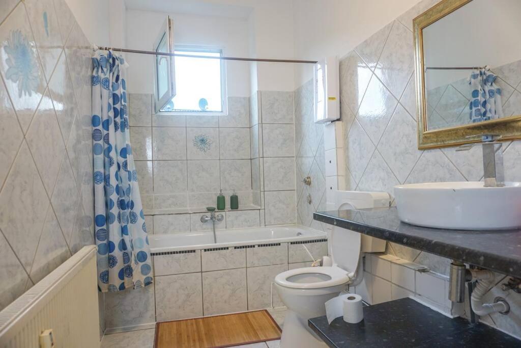 Apartment In Wuppertal - Charmante 3-Zimmer-Oase Mit Kamin Und Badewanne Eksteriør bilde